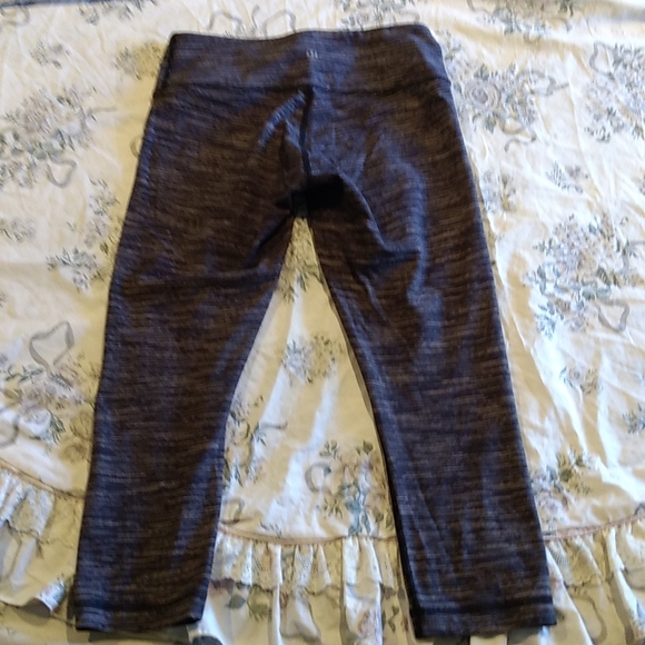 Lululemon Wunder Under Crop - Picture 5 of 9